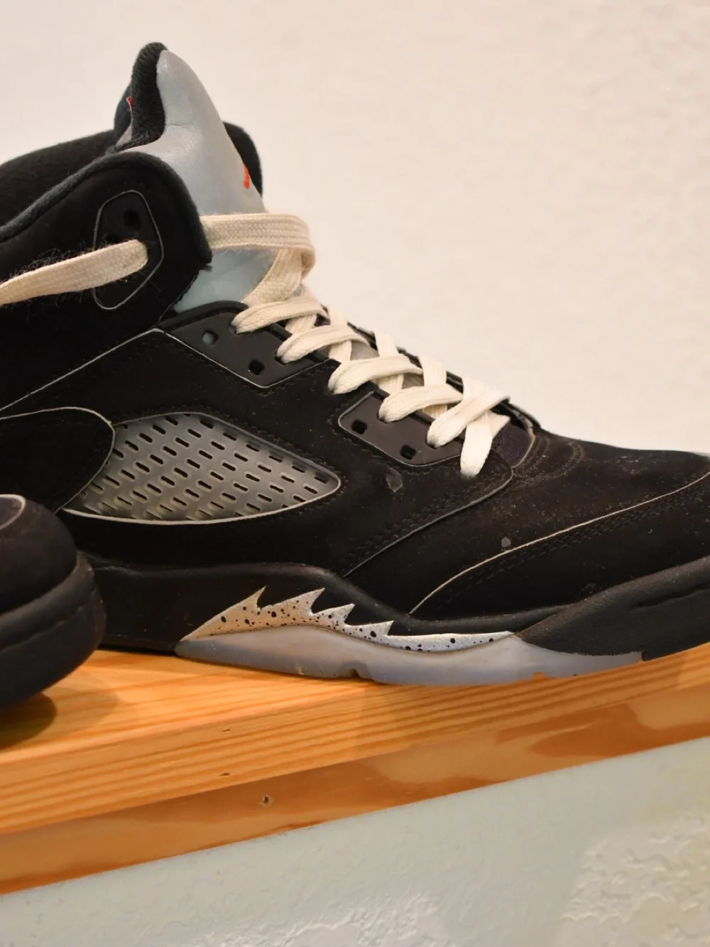 Nike Jordan Men's 5 Retro OG Black Metallic Reimagined Shoes 6.5Y